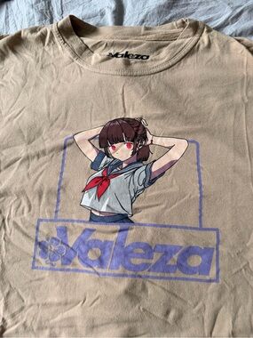 Beige Short-Sleeve Graphic Tee with Anime Sailor Girl
